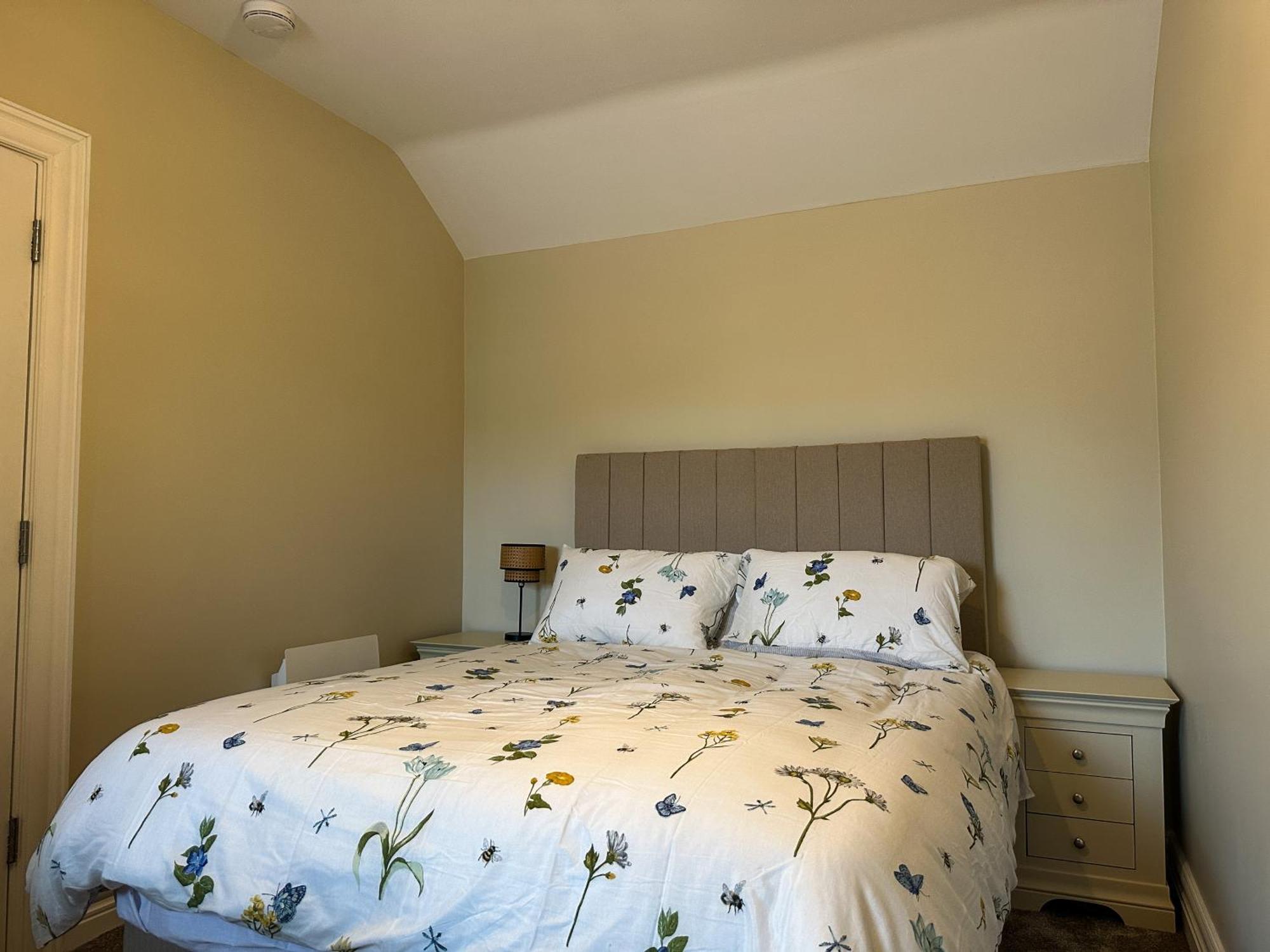 Apartmán Adams Complex Tullamore Exteriér fotografie